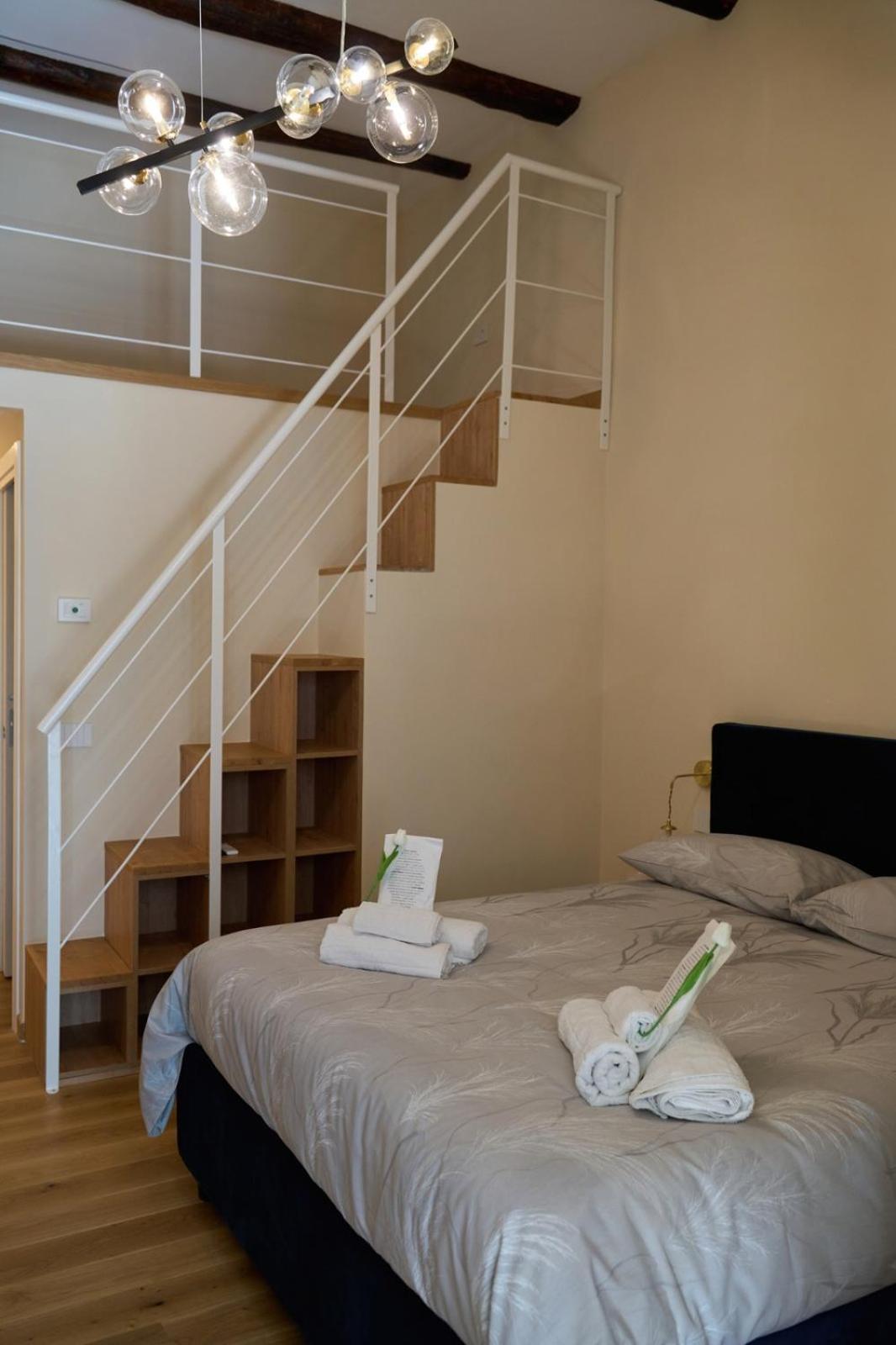 Alesuite Napoli Bagian luar foto
