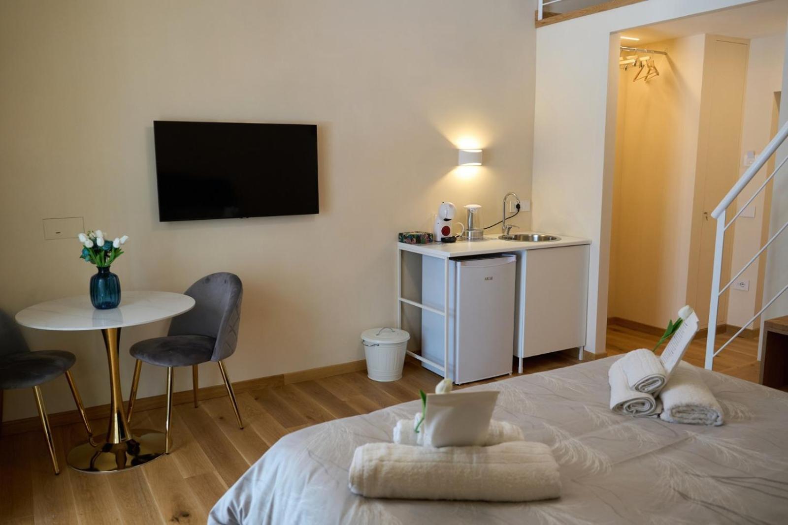 Alesuite Napoli Bagian luar foto